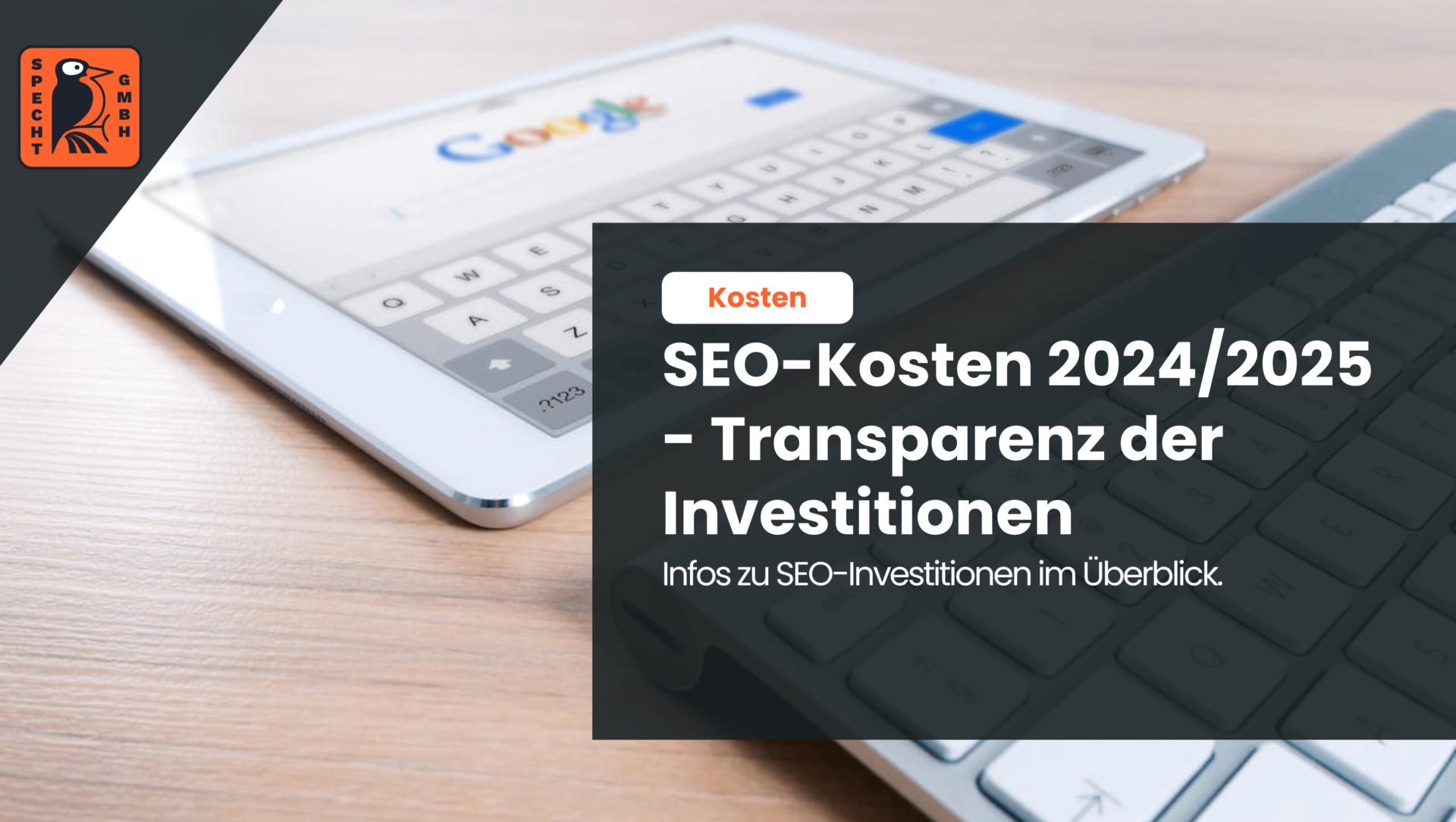 Tablet mit geöffneter Google-Suche und Tastatur im Hintergrund – SEO-Kosten 2024/2025, Transparenz der Investitionen.